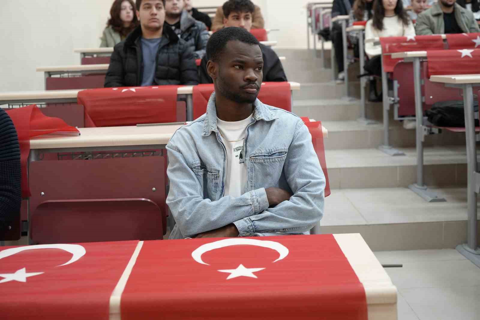 Gümüşhane Üniversitesi’nde ilk ders Türk Bayrağı’na ayrıldı
