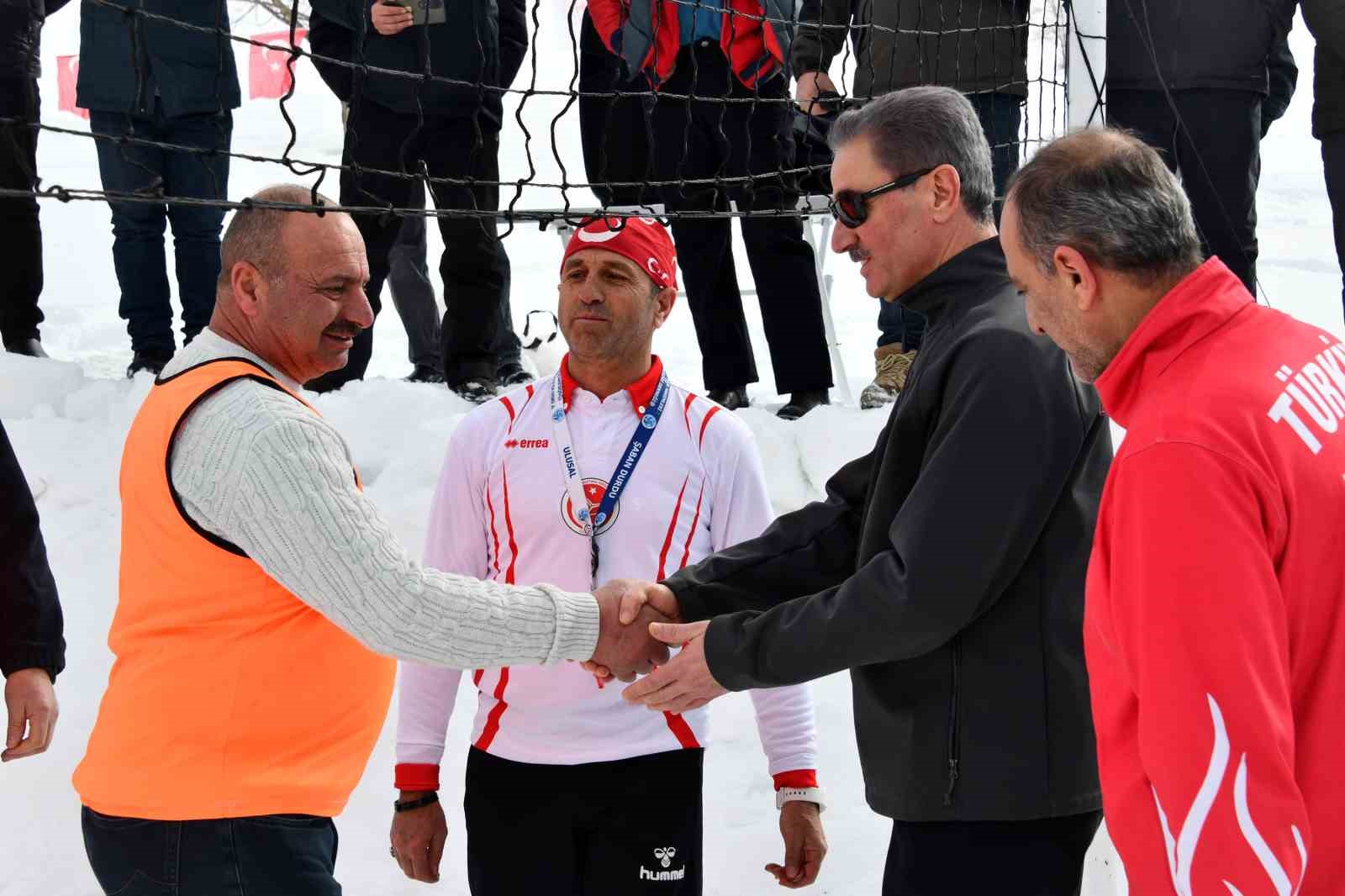 Gümüşhane’de 33. Kar Voleybolu Şenliği Ahmet Çalık anısına düzenlendi
