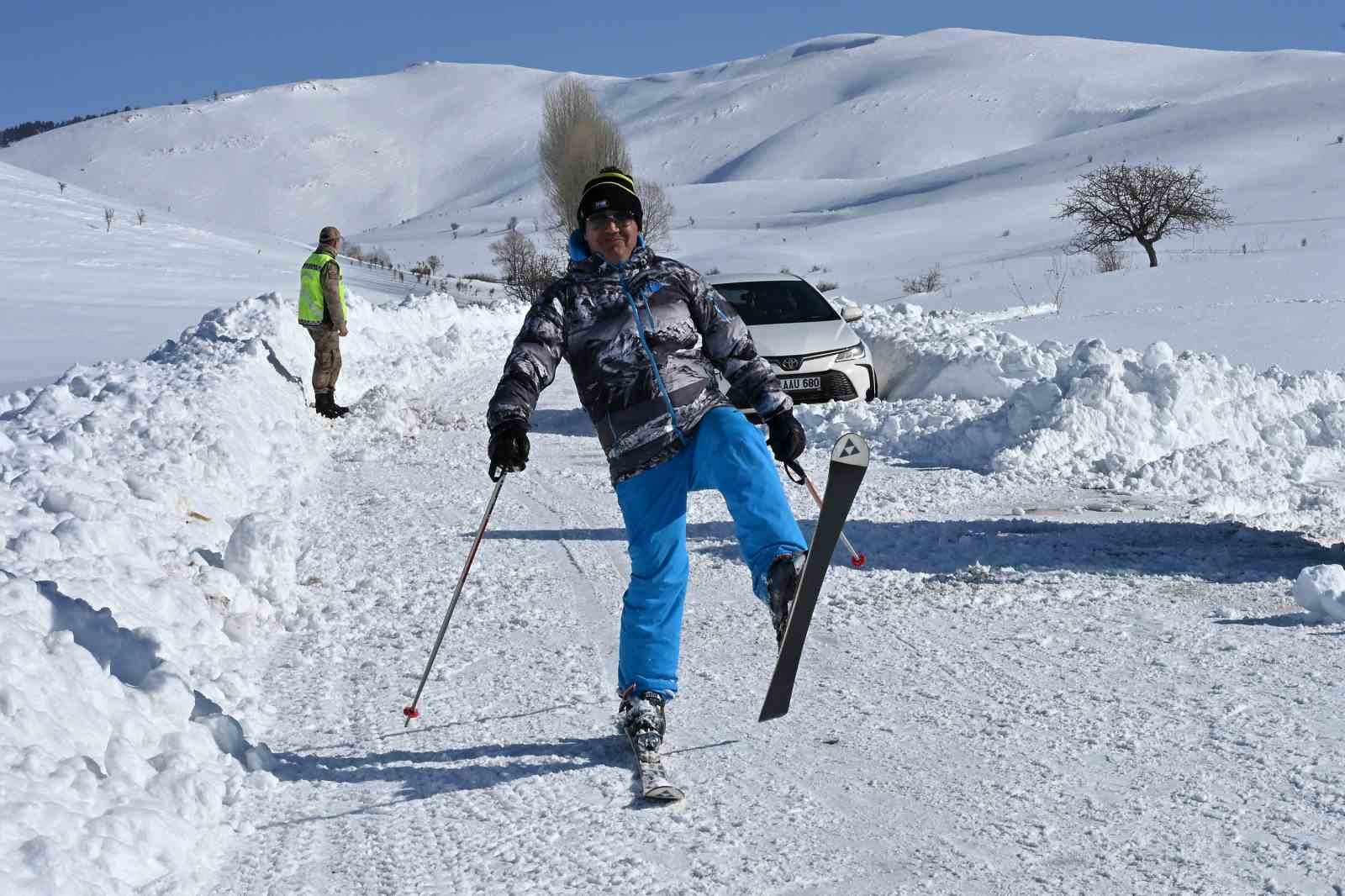 Gümüşhane’de 33. Kar Voleybolu Şenliği Ahmet Çalık anısına düzenlendi

