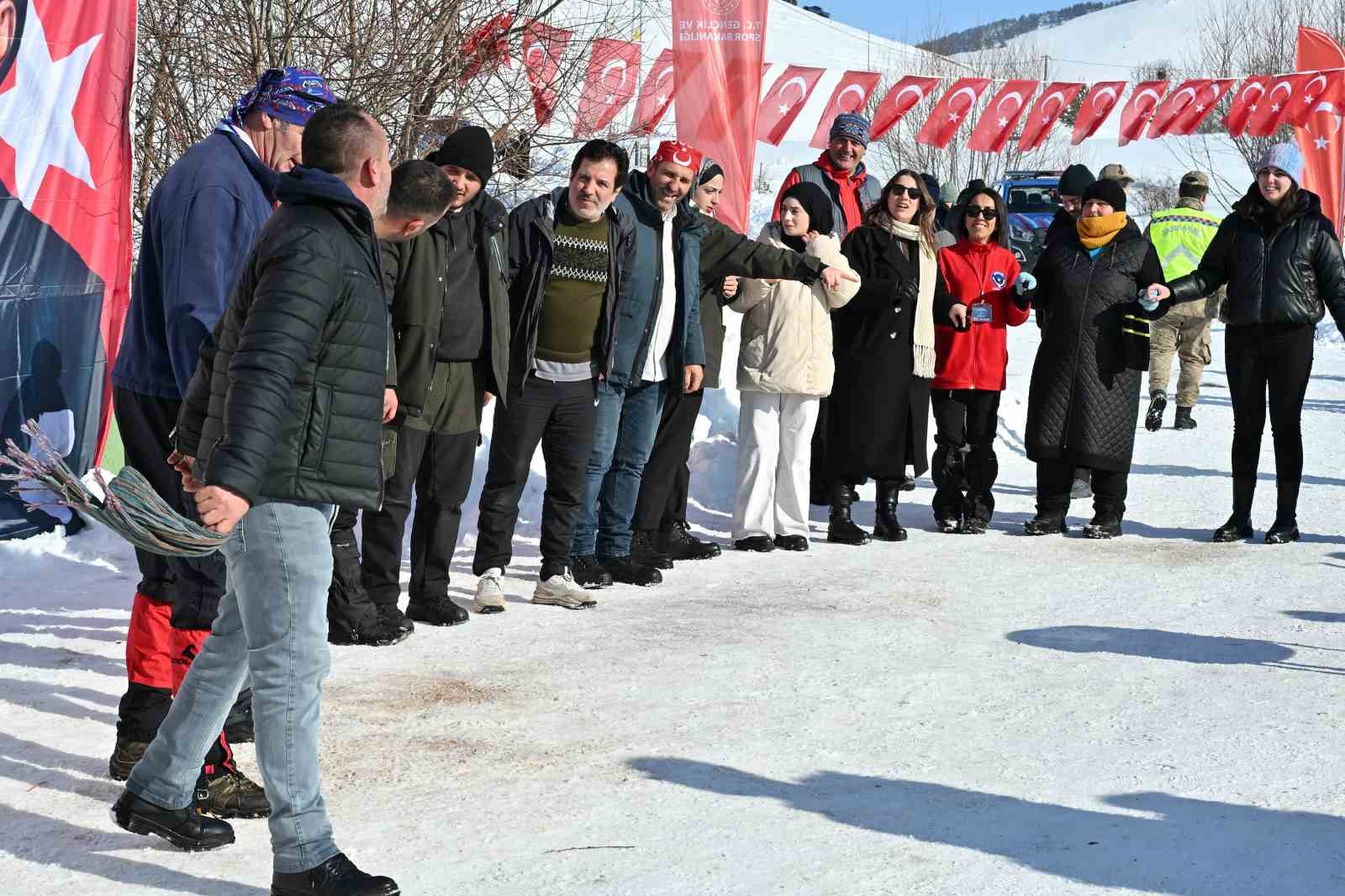Gümüşhane’de 33. Kar Voleybolu Şenliği Ahmet Çalık anısına düzenlendi

