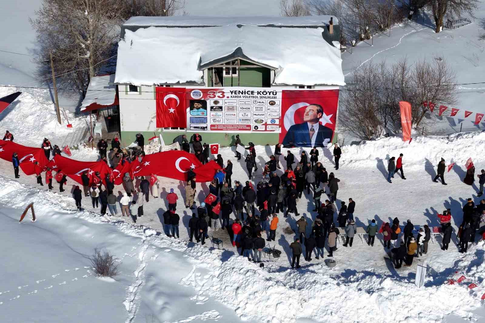 Gümüşhane’de 33. Kar Voleybolu Şenliği Ahmet Çalık anısına düzenlendi
