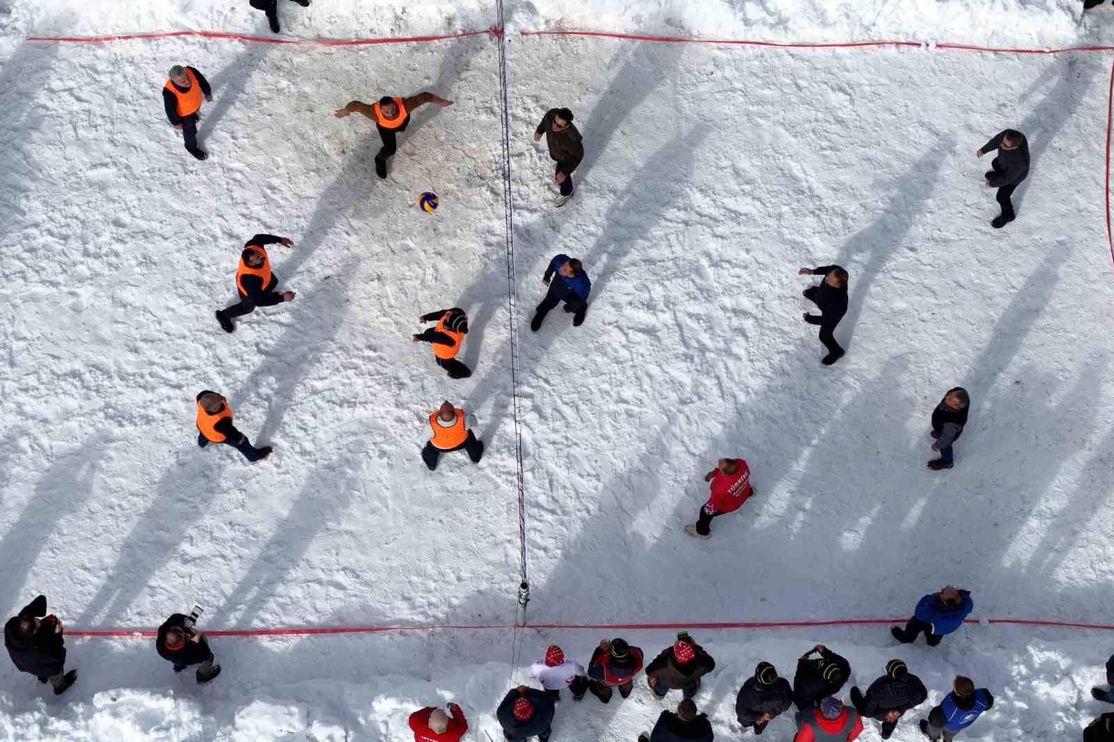 Gümüşhane’de 33. Kar Voleybolu Şenliği Ahmet Çalık anısına düzenlendi

