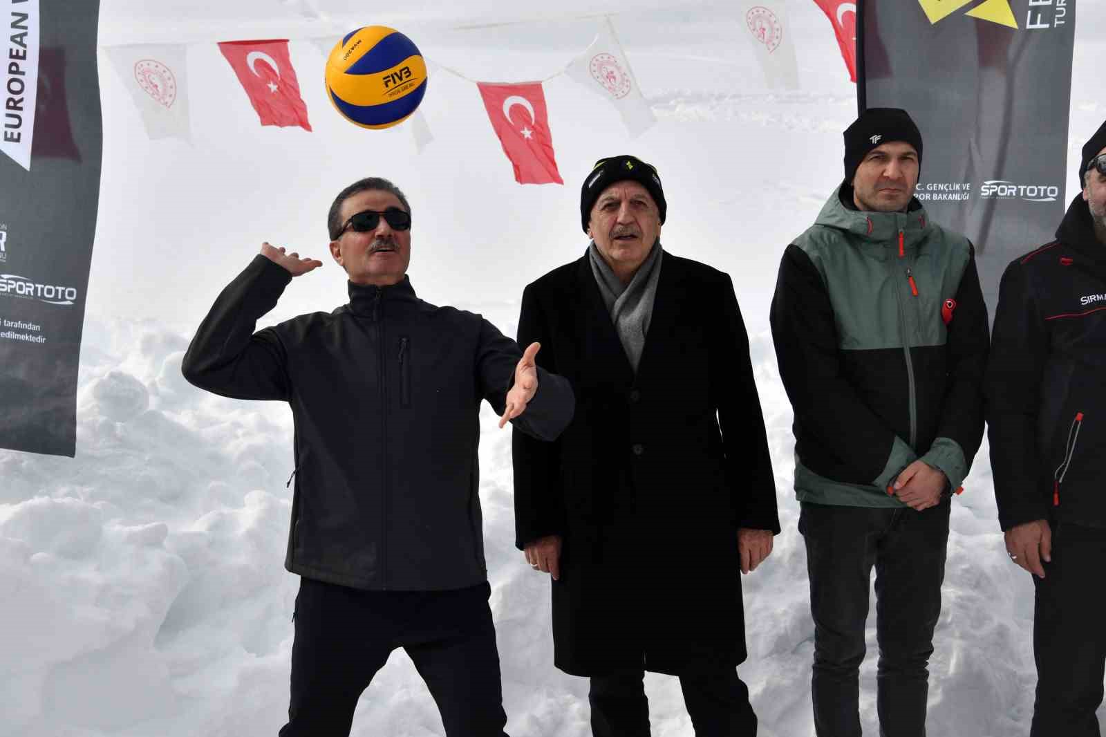 Gümüşhane’de 33. Kar Voleybolu Şenliği Ahmet Çalık anısına düzenlendi
