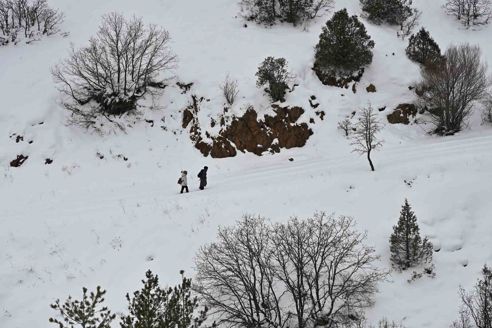 Gümüşhane’de beyaz yolculuk: Dağcılar kar üstünde buluştu
