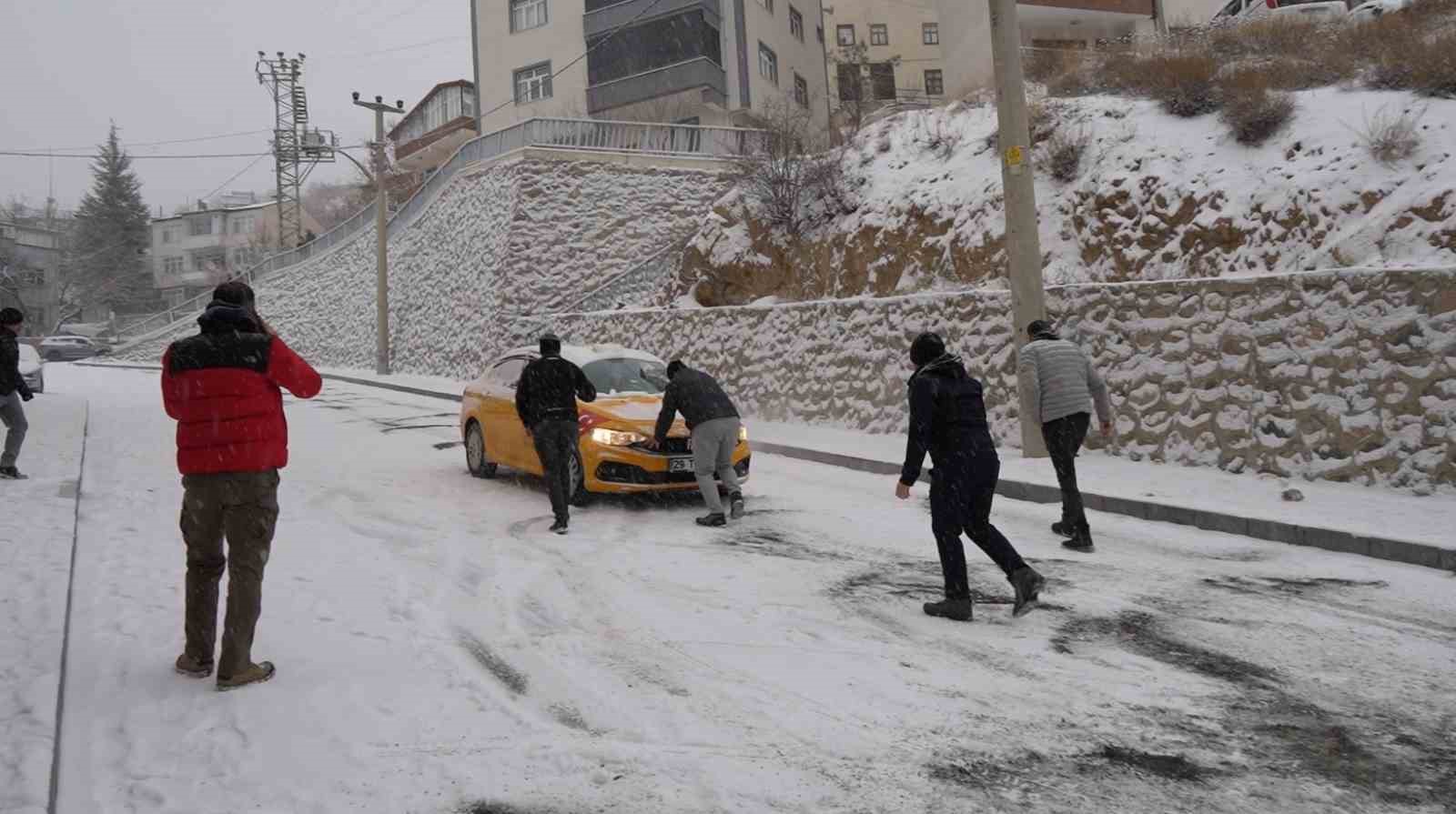 Gümüşhane’de kar esareti
