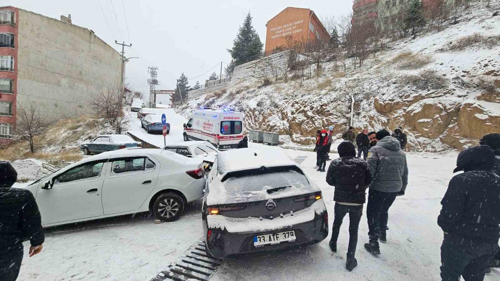 Gümüşhane’de kar esareti
