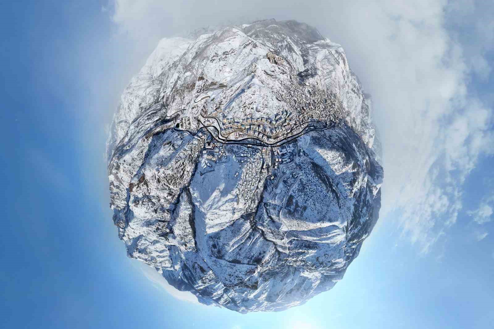 Gümüşhane’de kar görsel şölene dönüştü
