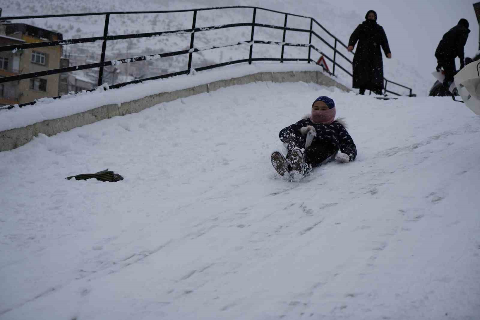 Gümüşhane’de kar tatili eğlenceye dönüştü
