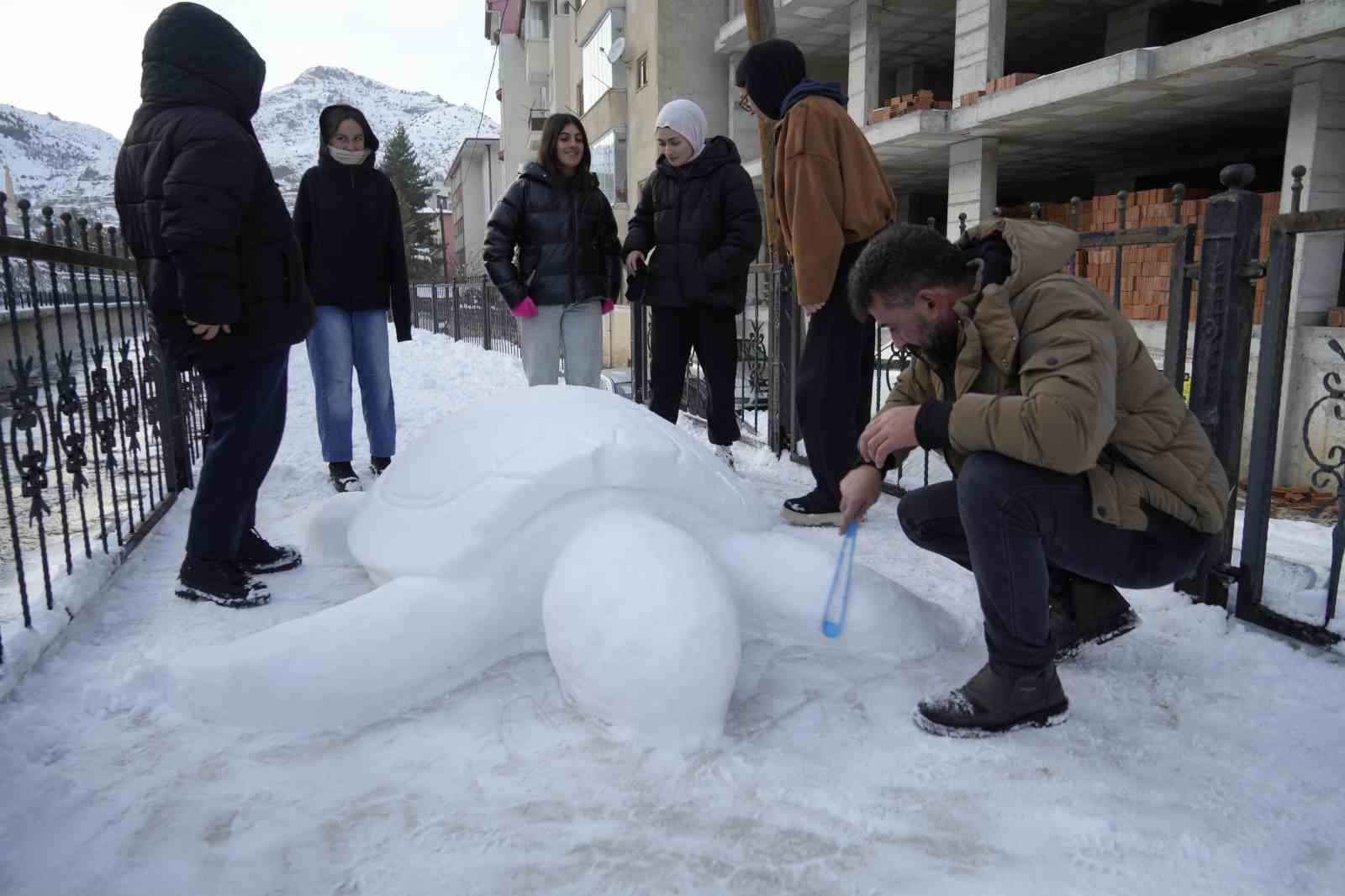 Gümüşhane’de "kardan kaplumbağa" ilgi odağı oldu
