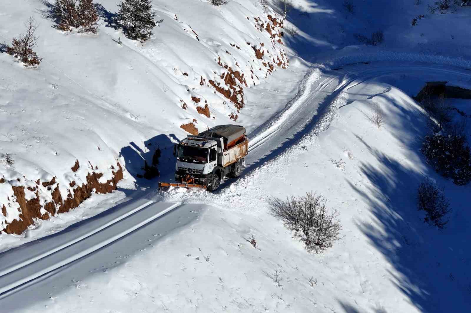 Gümüşhane’de karla mücadele
Gümüşhane’de karla mücadele