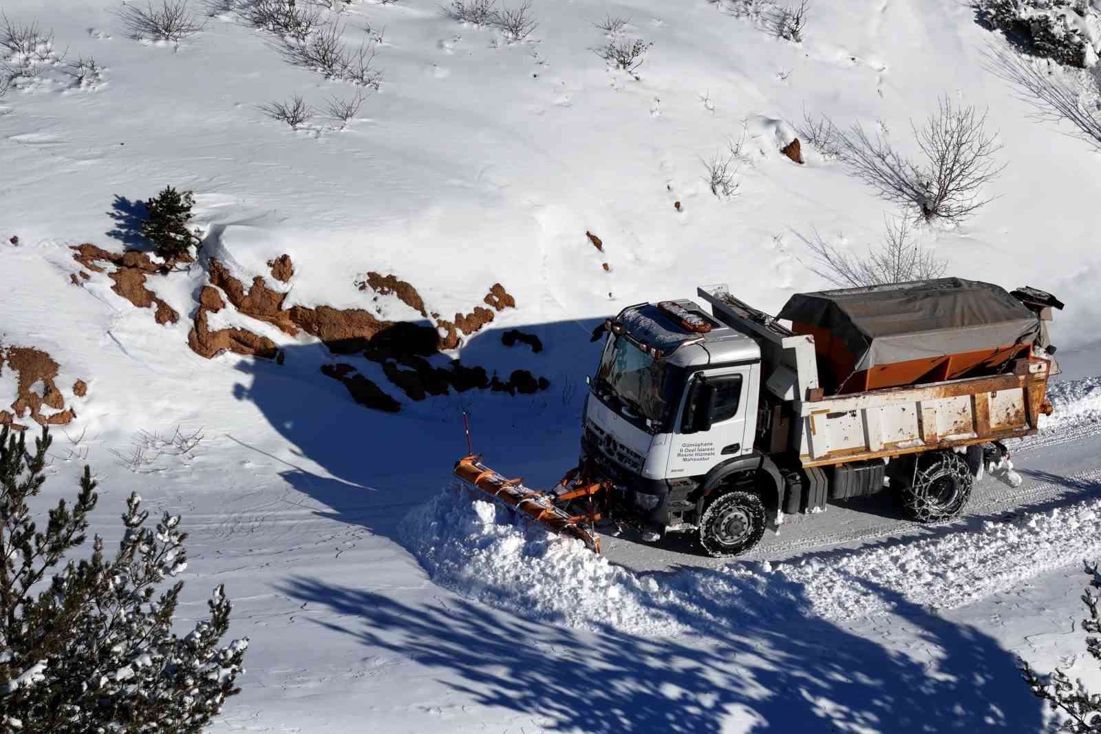 Gümüşhane’de karla mücadele
Gümüşhane’de karla mücadele