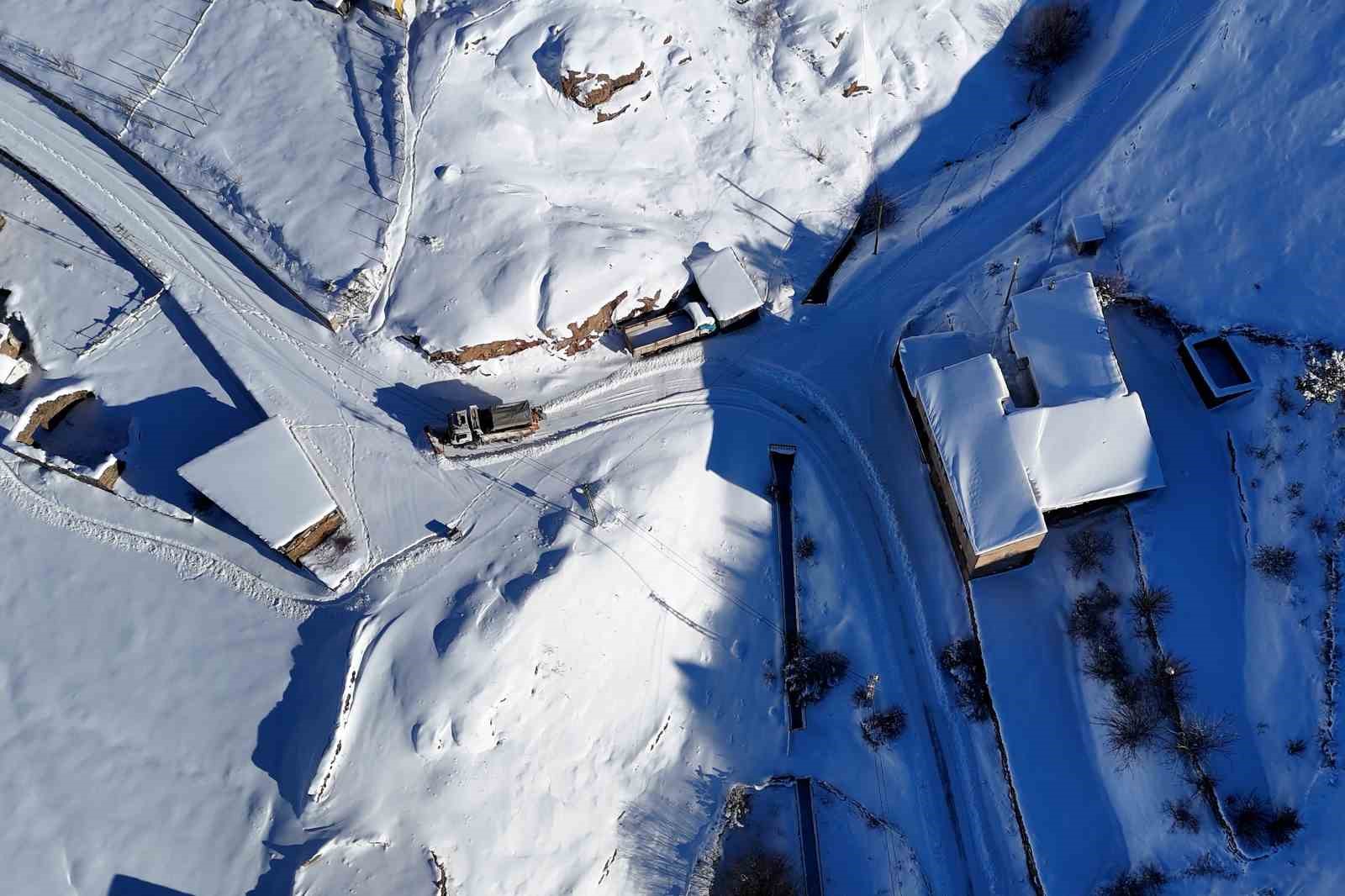 Gümüşhane’de karla mücadele
Gümüşhane’de karla mücadele