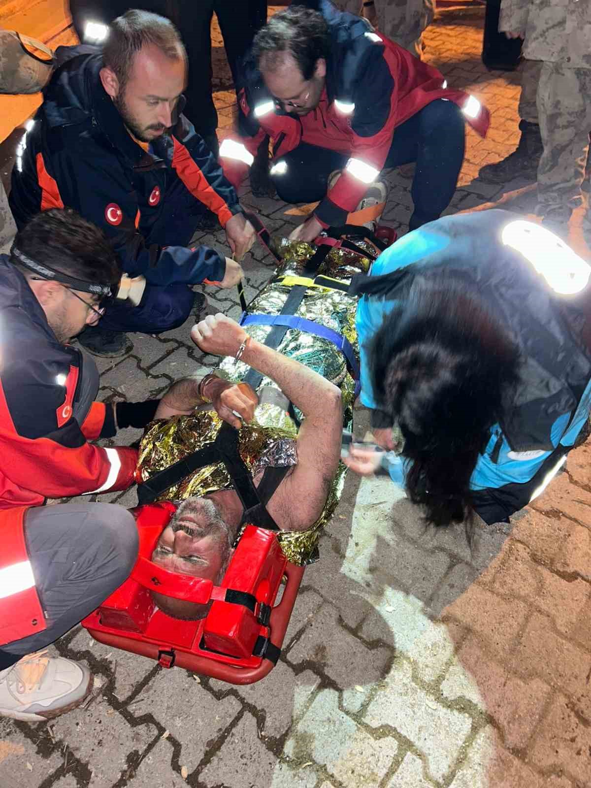 Gümüşhane’de kayıp şahıs dere yatağında sağ olarak bulundu
