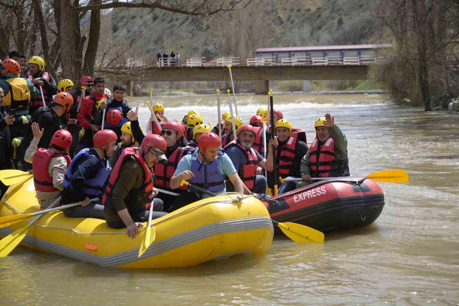 Gümüşhane’de Kelkit Çayı’nda rafting heyecanı
