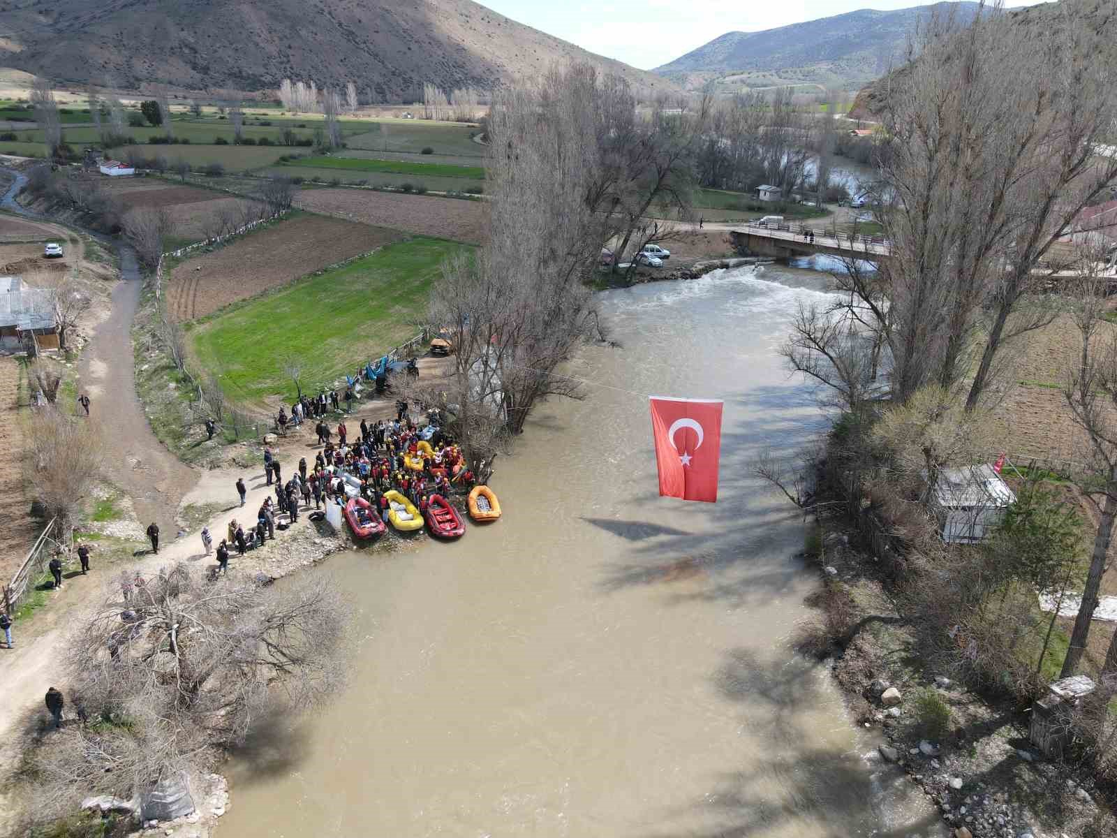 Gümüşhane’de Kelkit Çayı’nda rafting heyecanı
