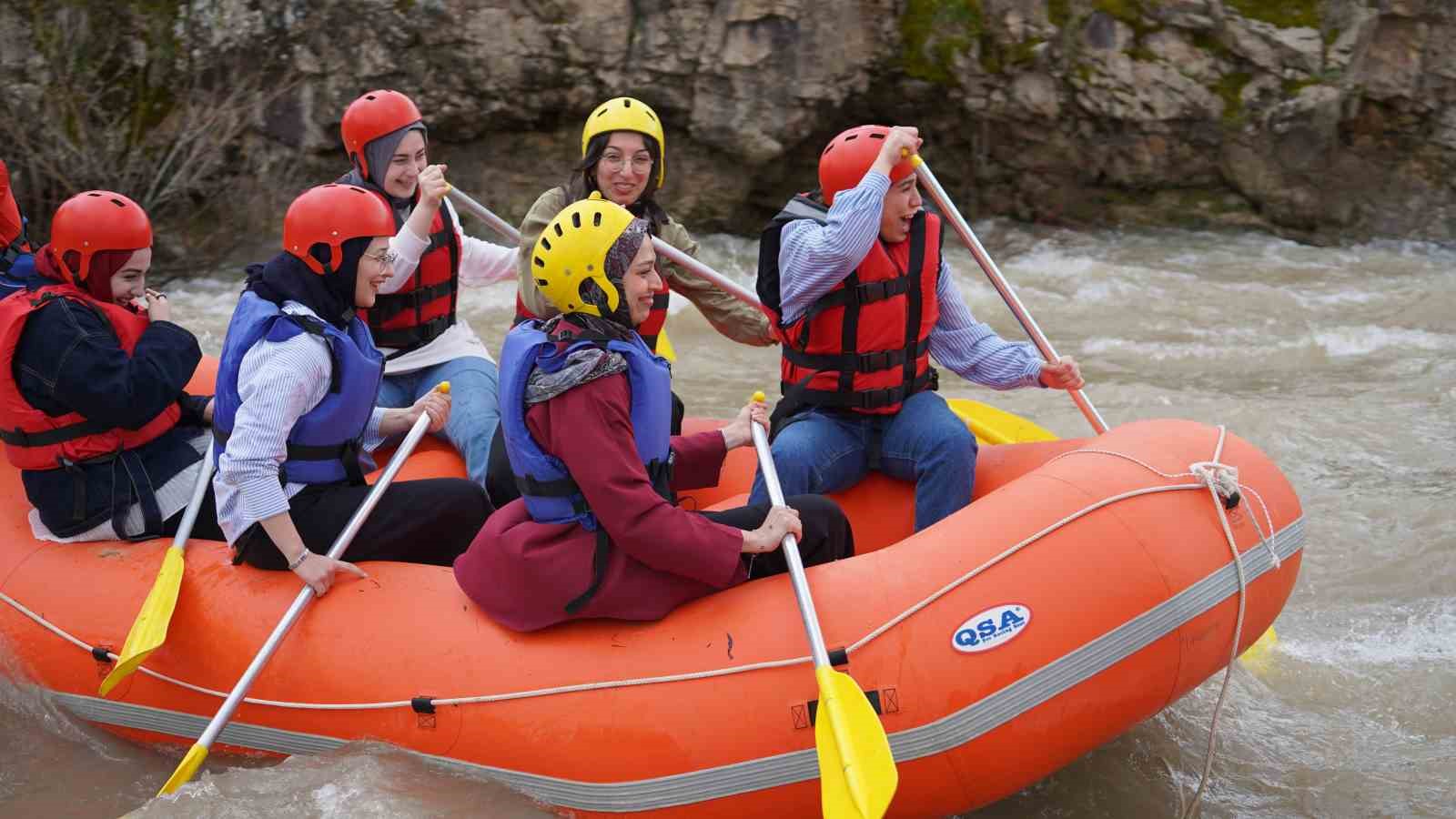 Gümüşhane’de Kelkit Çayı’nda rafting heyecanı
