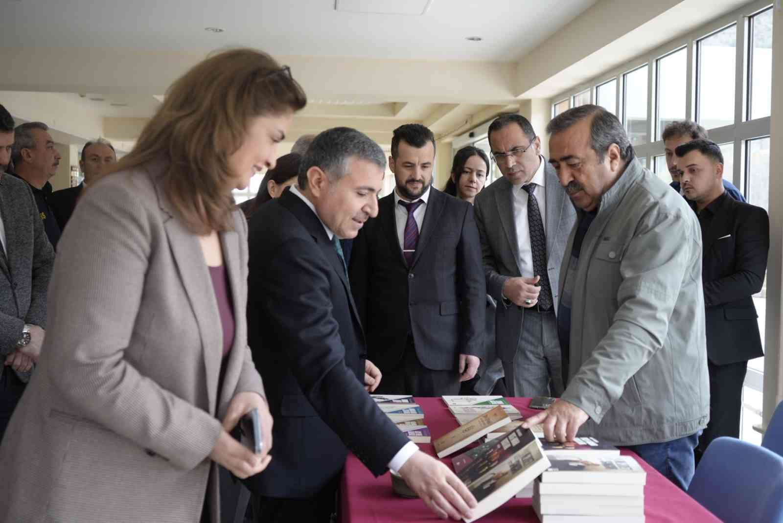 Gümüşhane’de Kütüphane Haftası kutlamaları
Gümüşhane’de Kütüphane Haftası kutlamaları