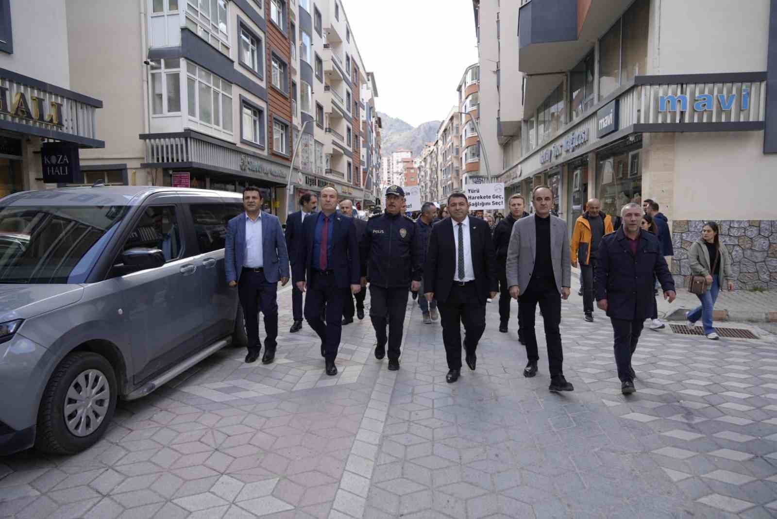 Gümüşhane’de obeziteye dikkat çekmek için yürüdüler
