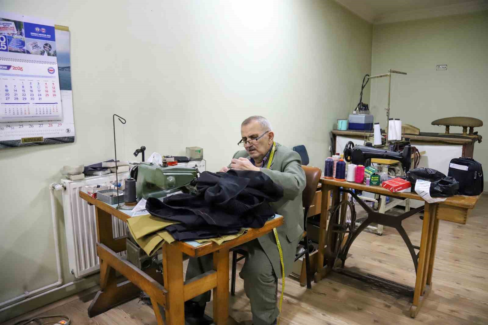 Gümüşhane’nin çınarlarından İlyas Aslan’ın 56 yıllık meslek yolculuğu
