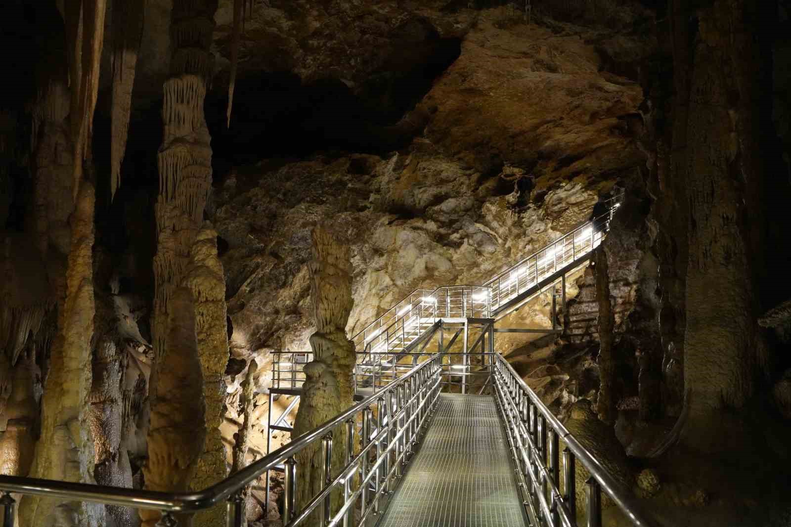 Gümüşhane’nin yer altı sarayı kapılarını ziyaretçilerine açtı
