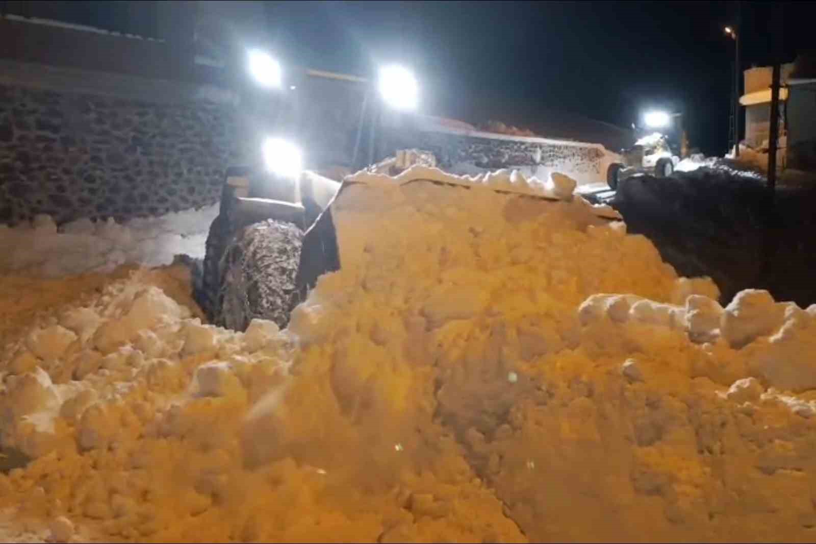 Gümüşhane’nin zirvelerinde kar seferberliği
