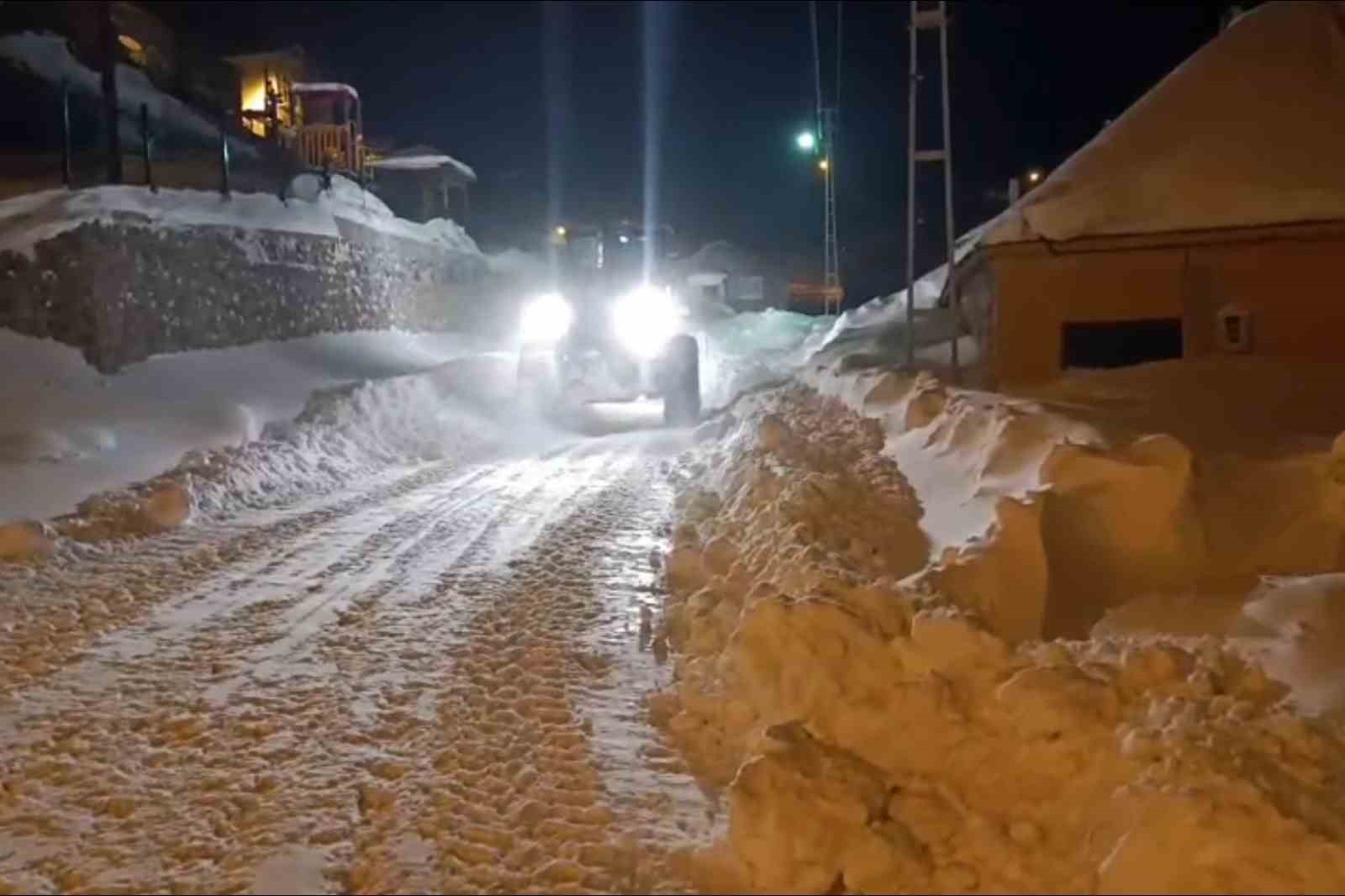 Gümüşhane’nin zirvelerinde kar seferberliği
