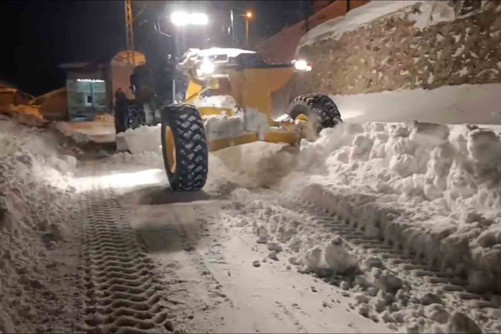 Gümüşhane’nin zirvelerinde kar seferberliği
