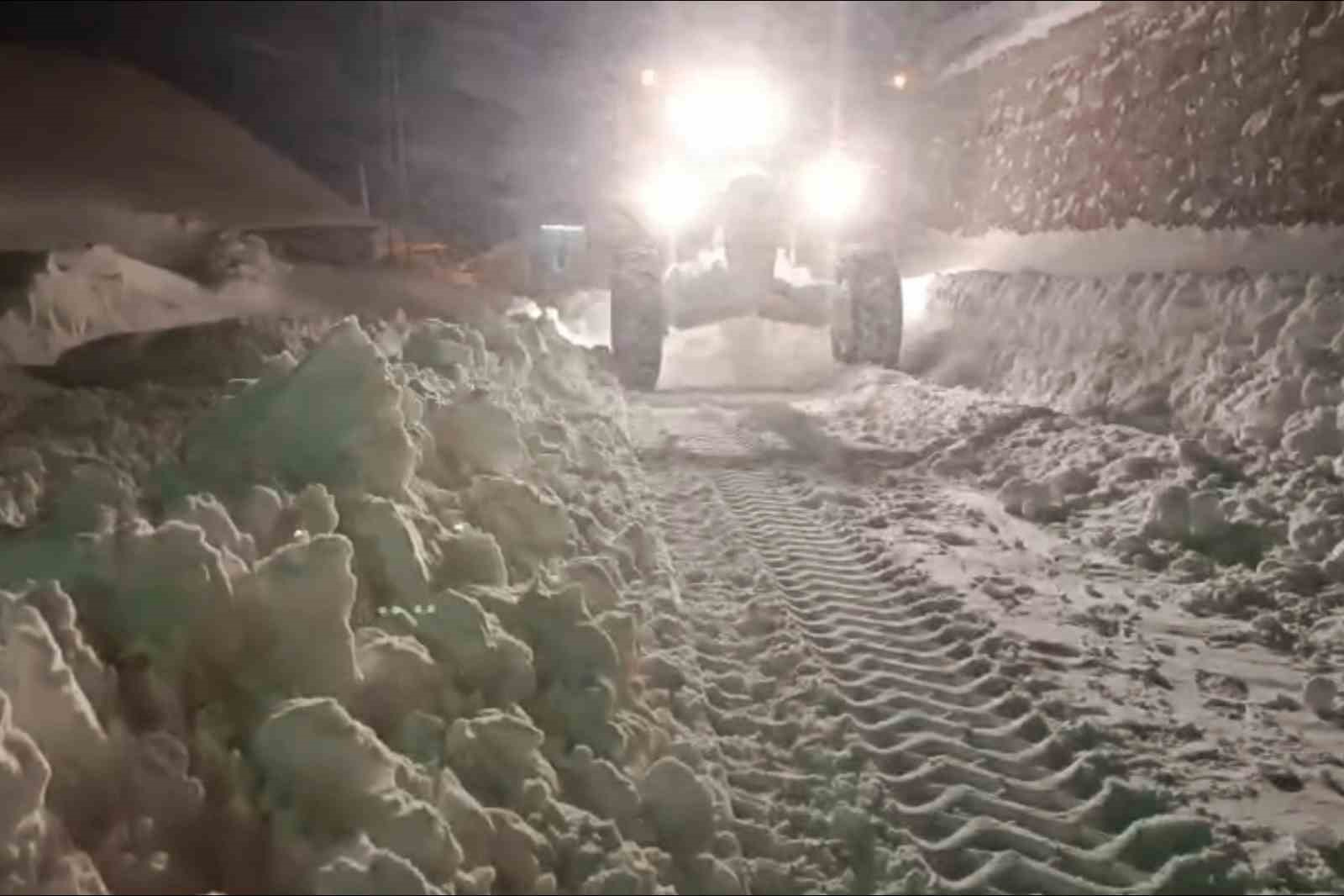 Gümüşhane’nin zirvelerinde kar seferberliği
