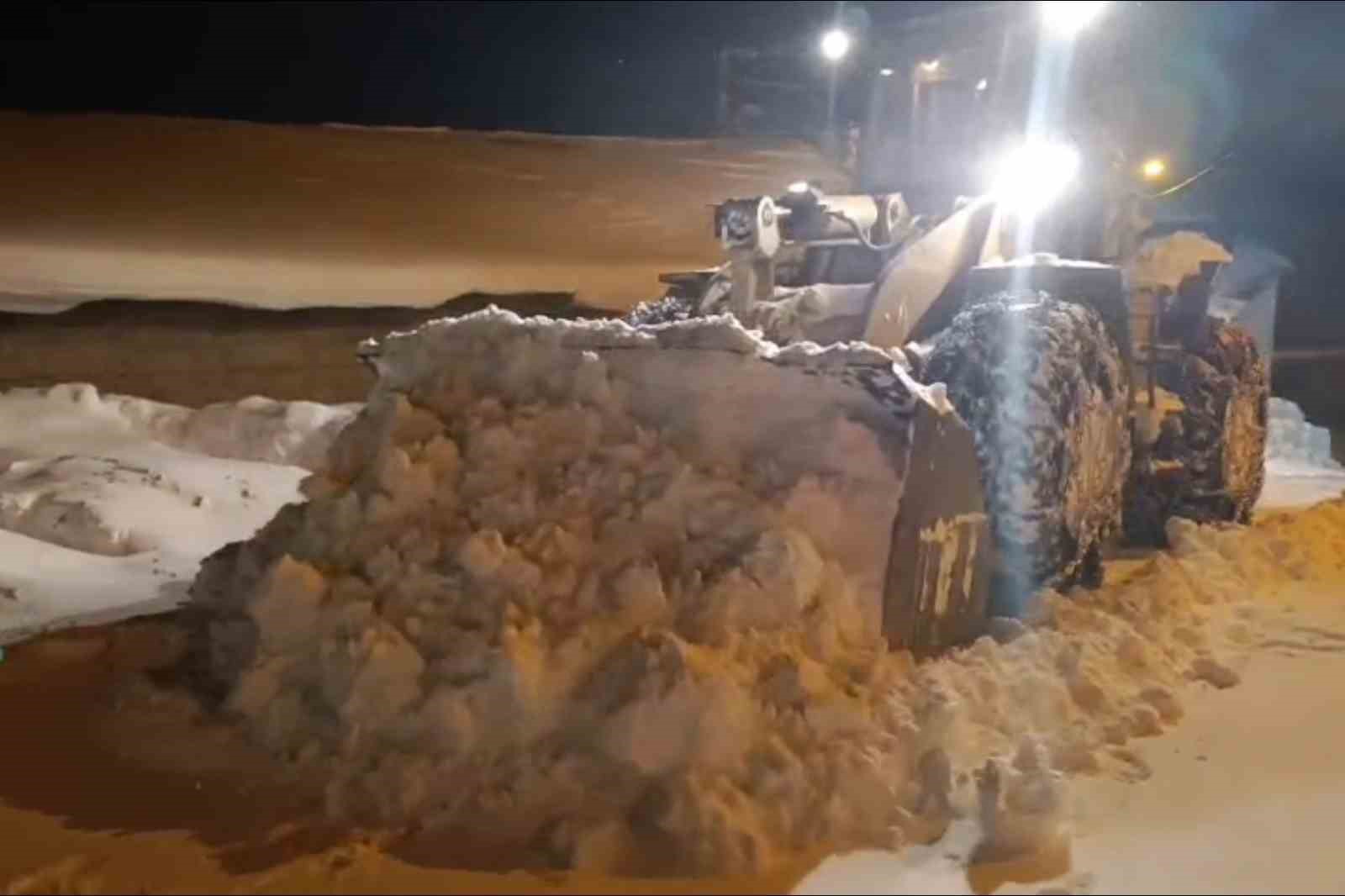 Gümüşhane’nin zirvelerinde kar seferberliği
