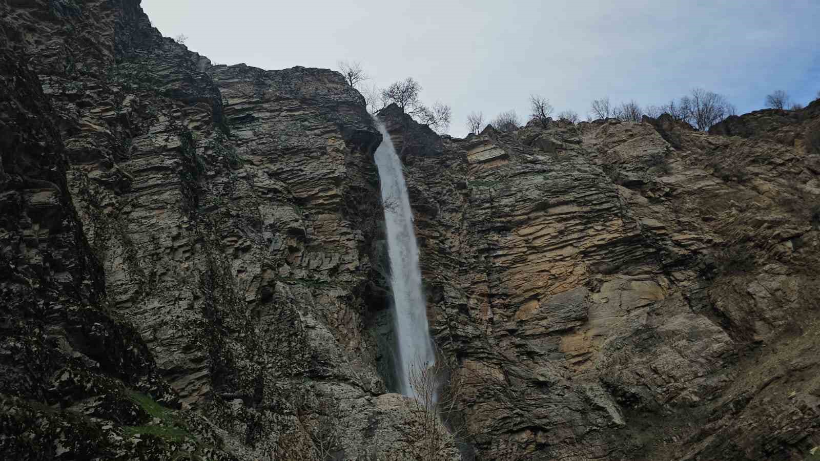 Gümüşkanat Şelalesi’ne yoğun ilgi
