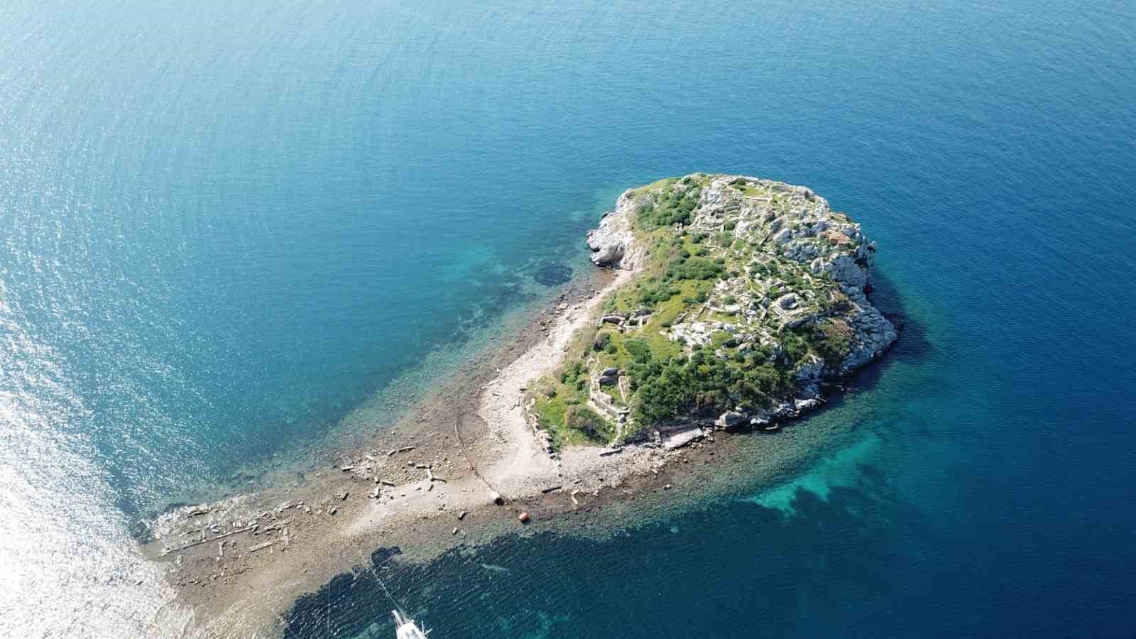 Gümüşlük koyunda sular çekildi, 3 bin 500 yıllık kral yolu ortaya çıktı
