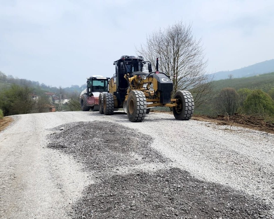 Gümüşova’da köy yolları yenileniyor
