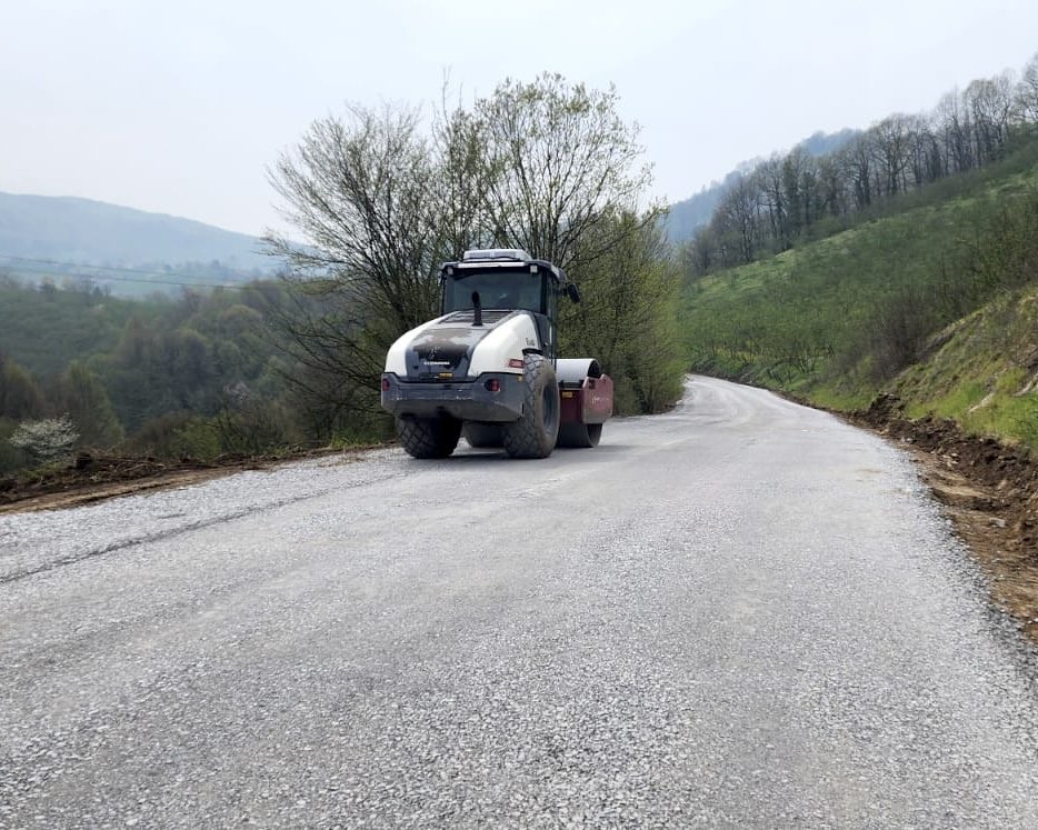 Gümüşova’da köy yolları yenileniyor
