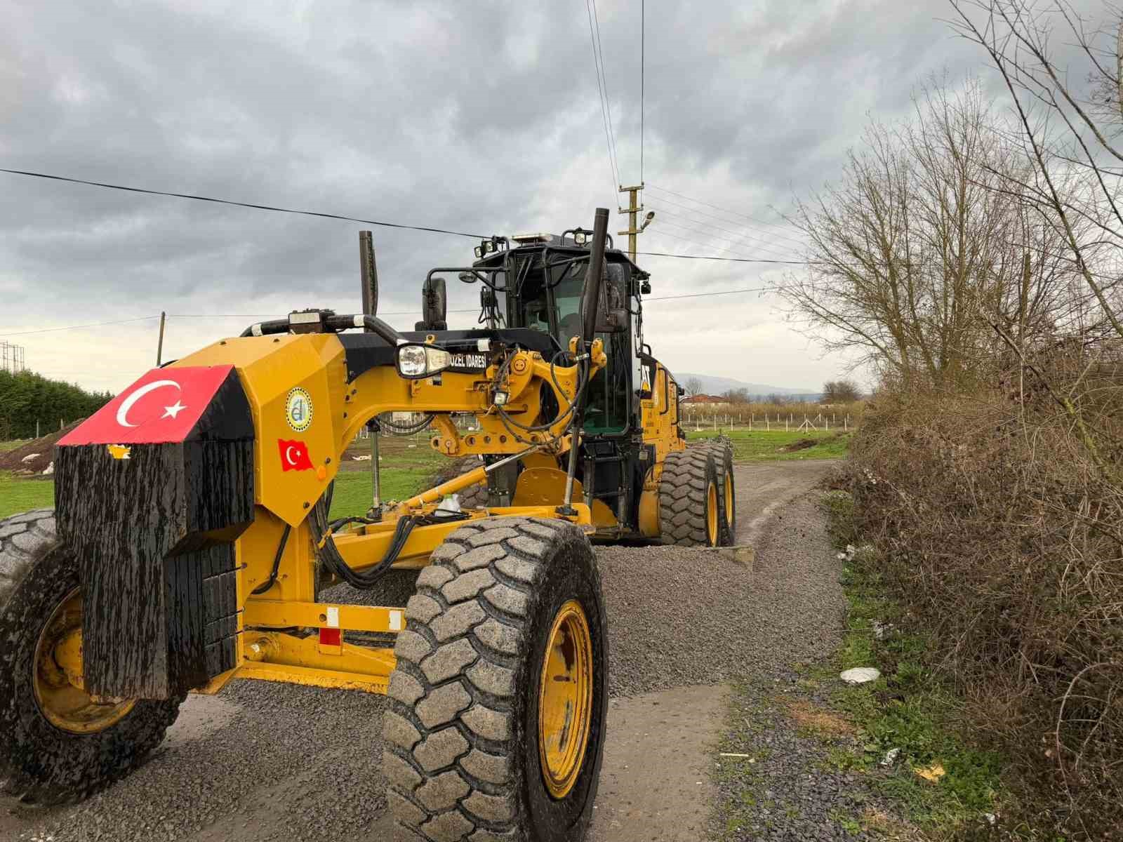 Gümüşpınar köyünde yollar açılıyor
