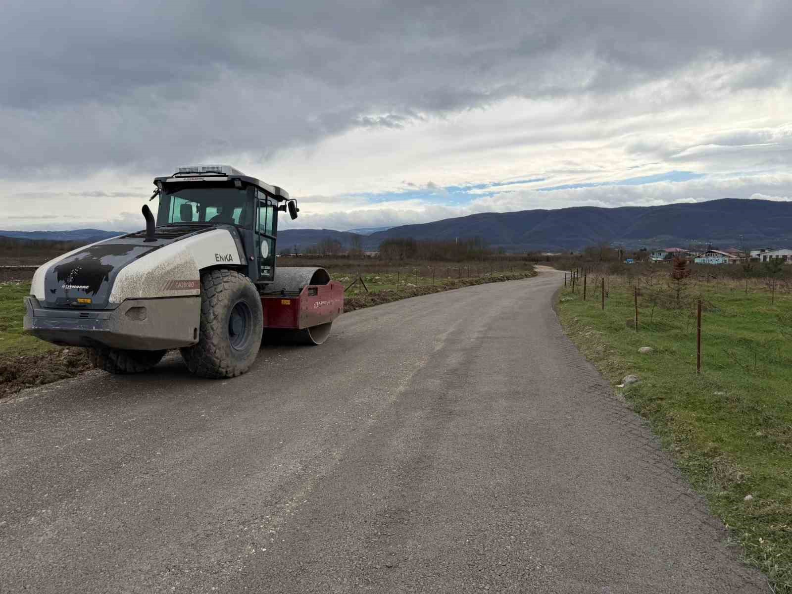 Gümüşpınar köyünde yollar açılıyor
