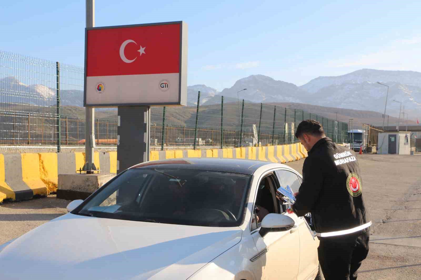 Günde yaklaşık 10 bin kişinin kullandığı Habur, Irak ile ticarette ana geçiş noktası olmayı sürdürüyor
