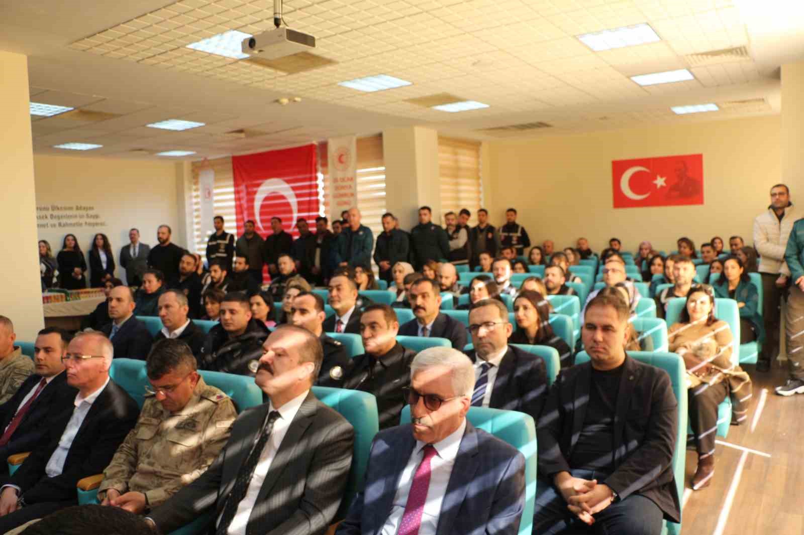 Günde yaklaşık 10 bin kişinin kullandığı Habur, Irak ile ticarette ana geçiş noktası olmayı sürdürüyor
