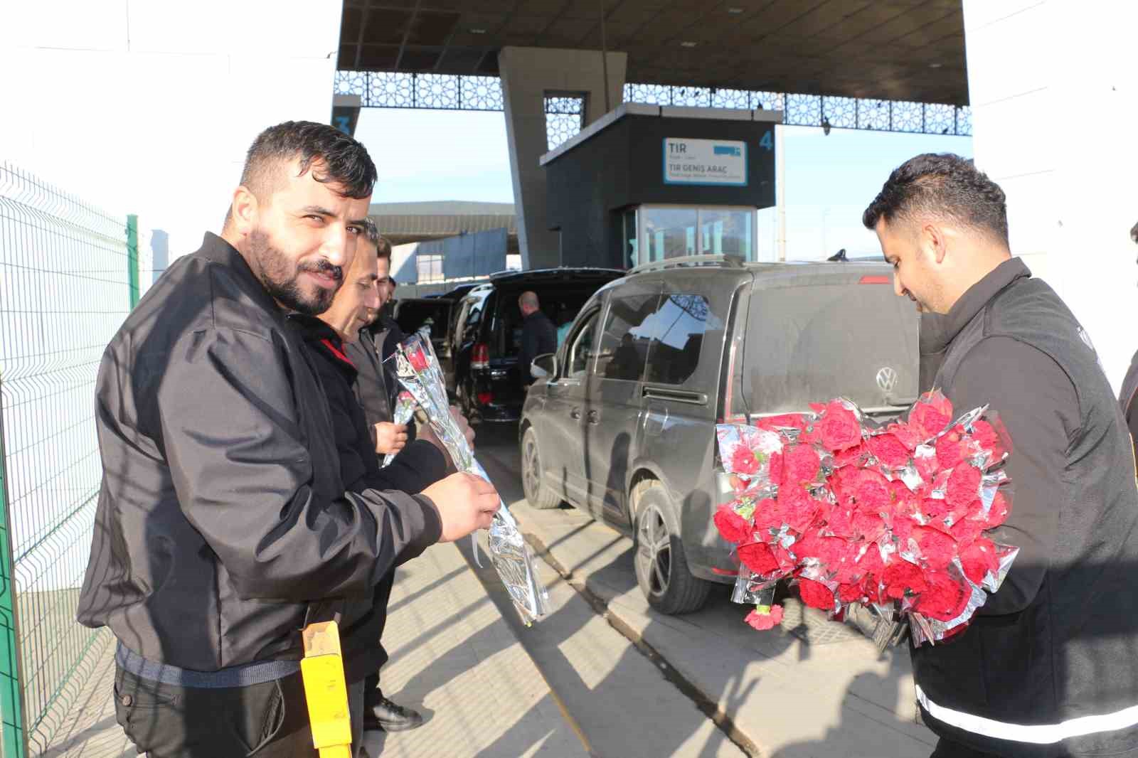 Günde yaklaşık 10 bin kişinin kullandığı Habur, Irak ile ticarette ana geçiş noktası olmayı sürdürüyor
