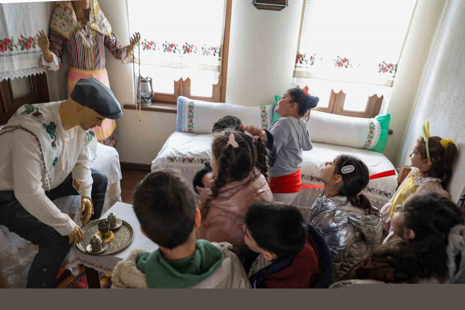 Gündüz Bakımevi öğrencileri Aydın’ın tarih yolculuğuna çıktı
