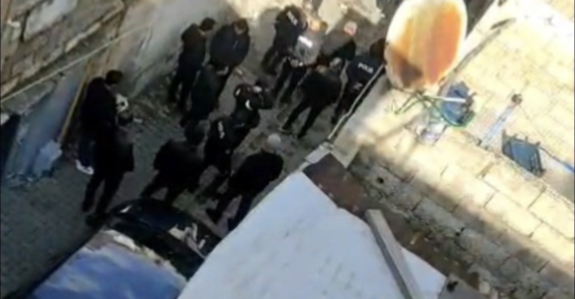 Gündüz vakti girdikleri evdeki 2 kadını darbettiler: Kadınlardan birinin durumu ağır
