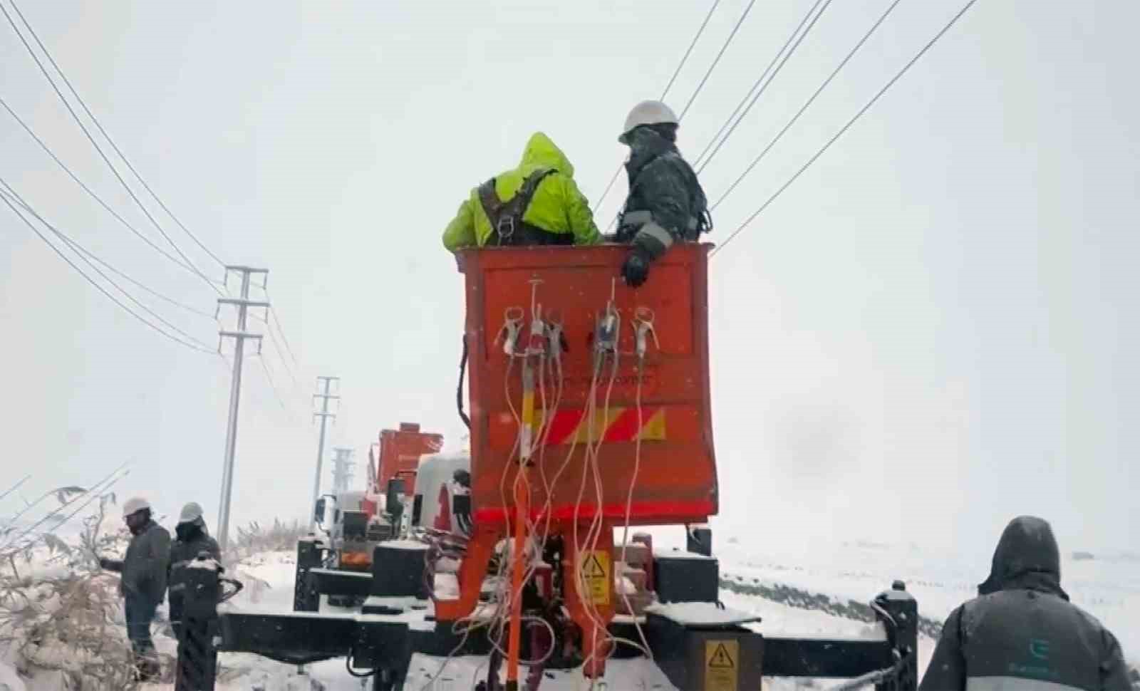 Güneydoğu son 50 yılın en sert kışında enerjisiz kalmadı
Güneydoğu son 50 yılın en sert kışında enerjisiz kalmadı