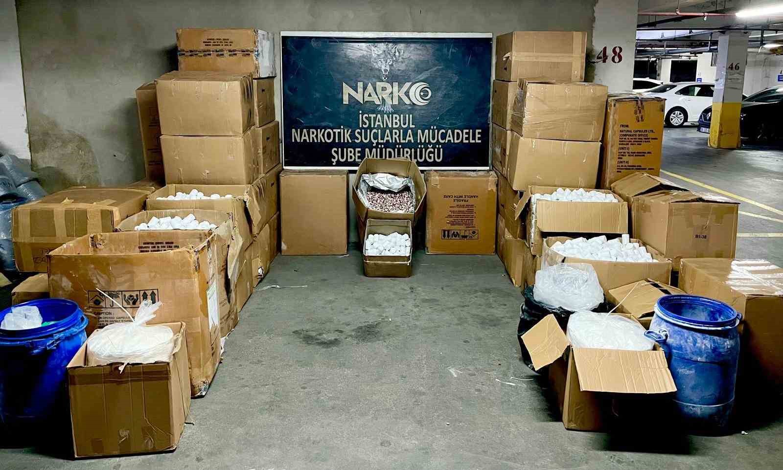 Güngören ve Zeytinburnu’nda 517 kilogram uyuşturucu ele geçirildi
Güngören ve Zeytinburnu’nda 517 kilogram uyuşturucu ele geçirildi