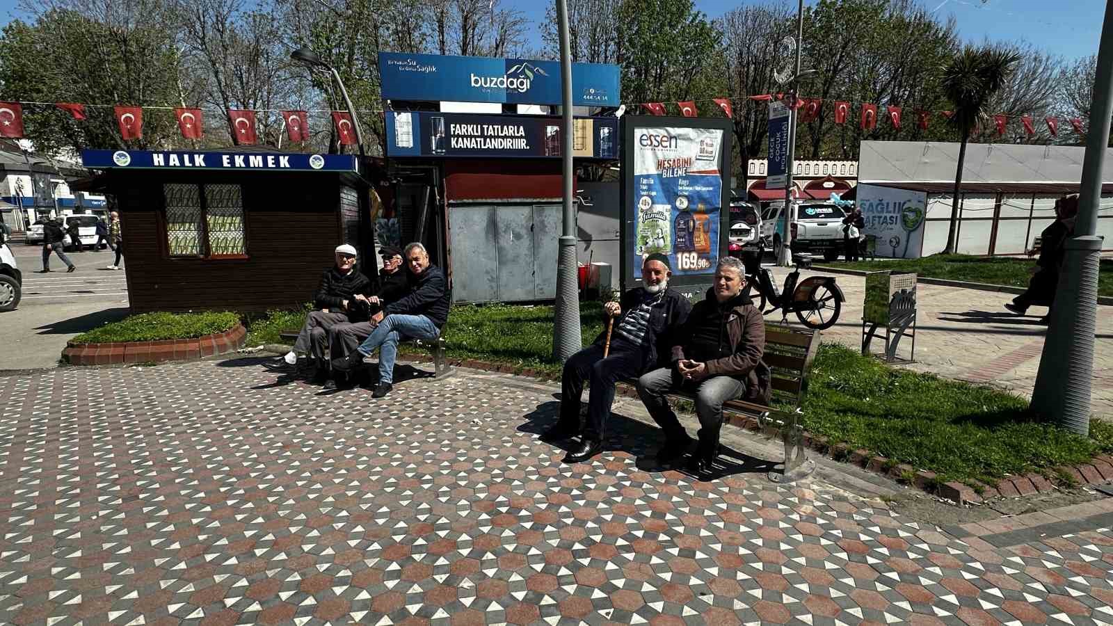 Günler sonra güneşi gören Sakaryalılar soluğu dışarıda aldı
