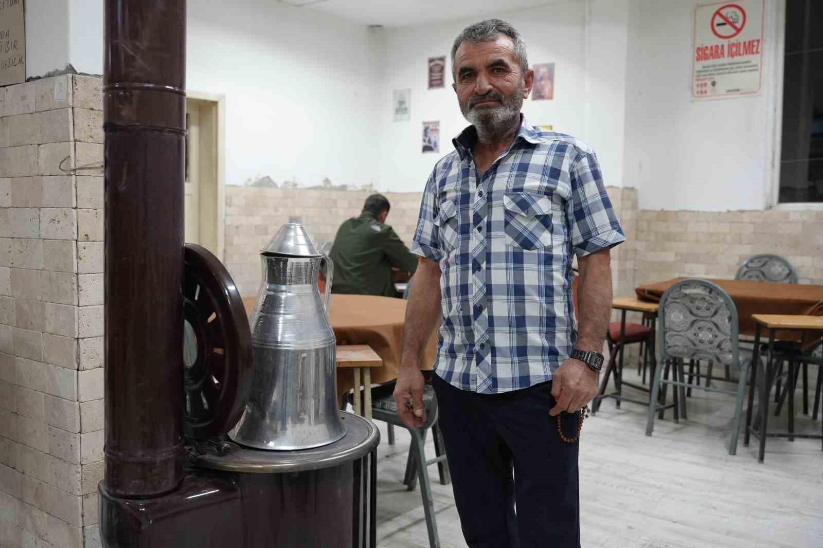 Güzel kokması için sobaya dökülen kolonya ortalığı savaş alanına çevirdi
Güzel kokması için sobaya dökülen kolonya ortalığı savaş alanına çevirdi