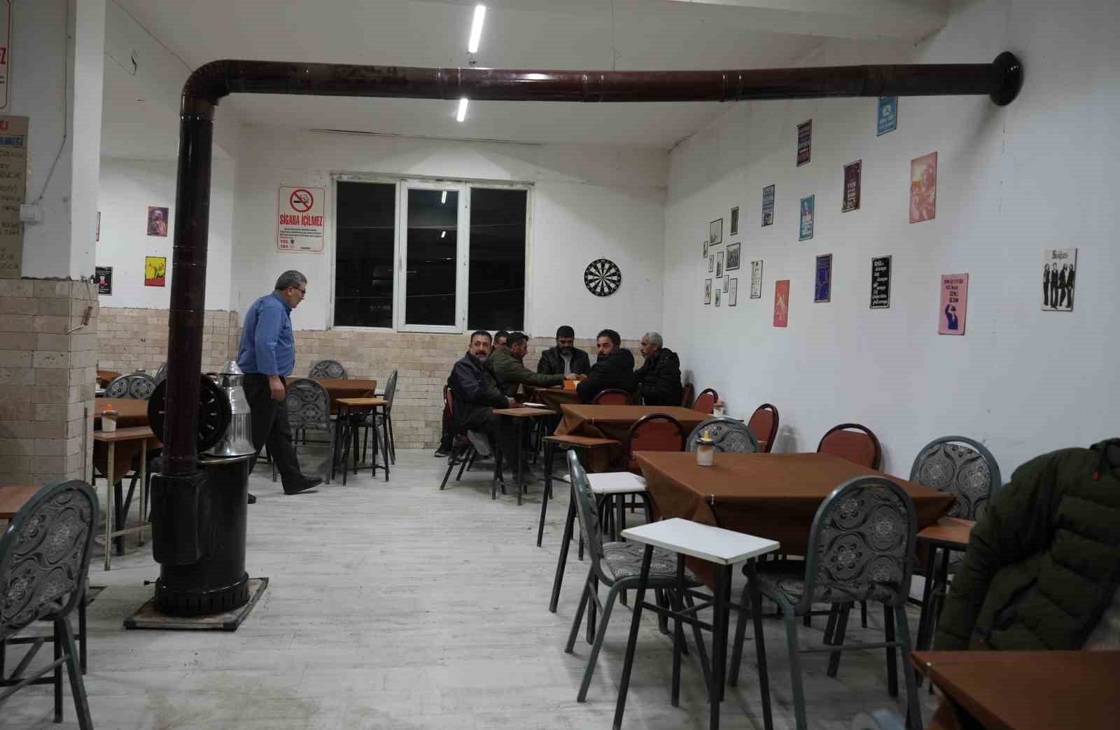 Güzel kokması için sobaya dökülen kolonya ortalığı savaş alanına çevirdi
Güzel kokması için sobaya dökülen kolonya ortalığı savaş alanına çevirdi