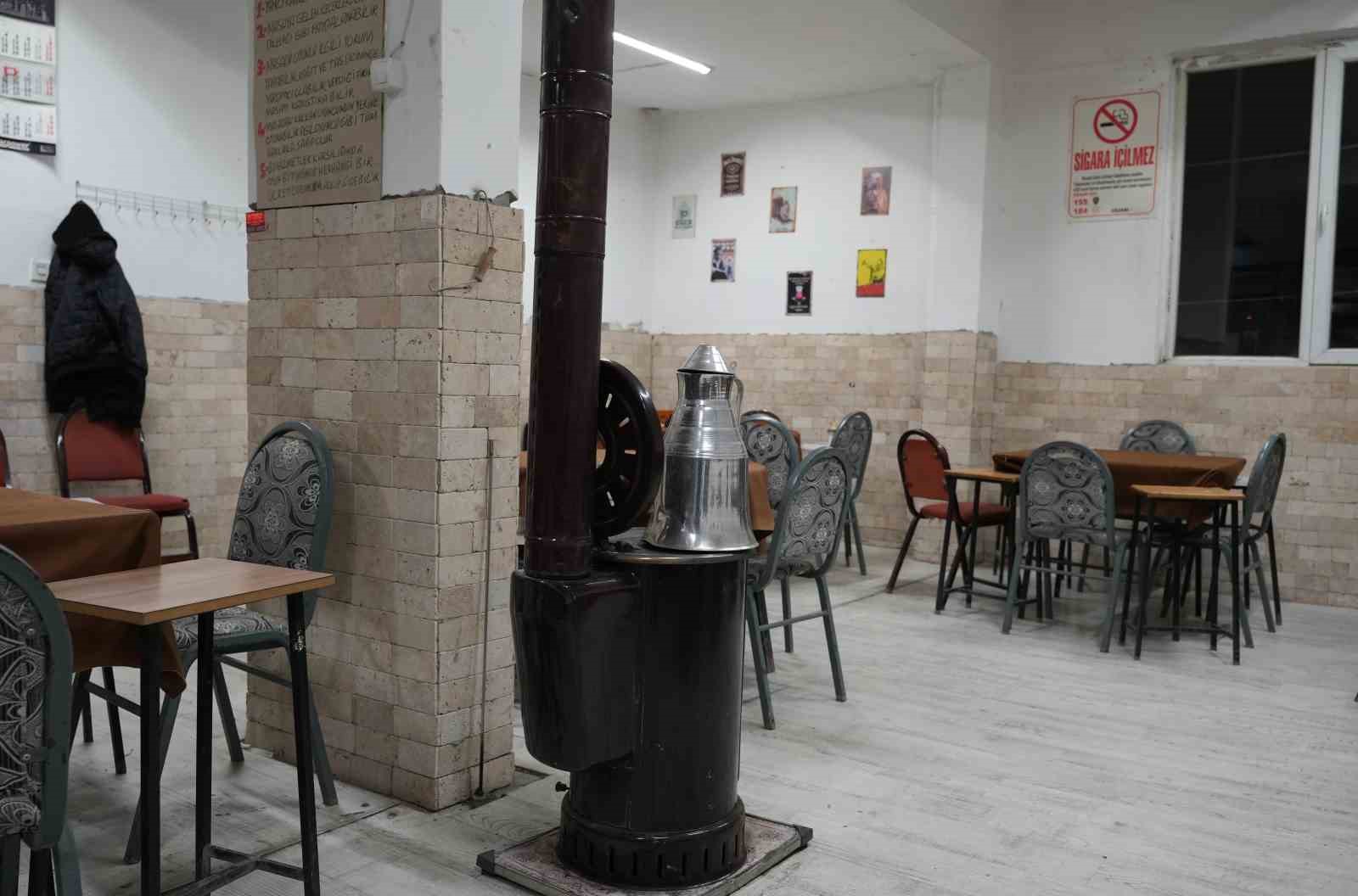 Güzel kokması için sobaya dökülen kolonya ortalığı savaş alanına çevirdi
Güzel kokması için sobaya dökülen kolonya ortalığı savaş alanına çevirdi