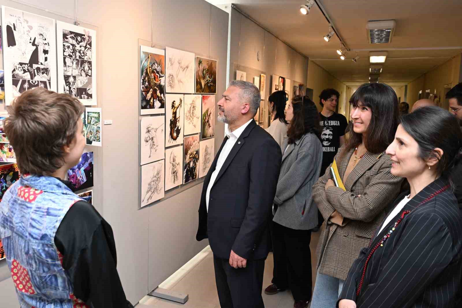 Güzel Sanatlar Fakültesi’nde üç sergi tek buluşma
Güzel Sanatlar Fakültesi’nde üç sergi tek buluşma