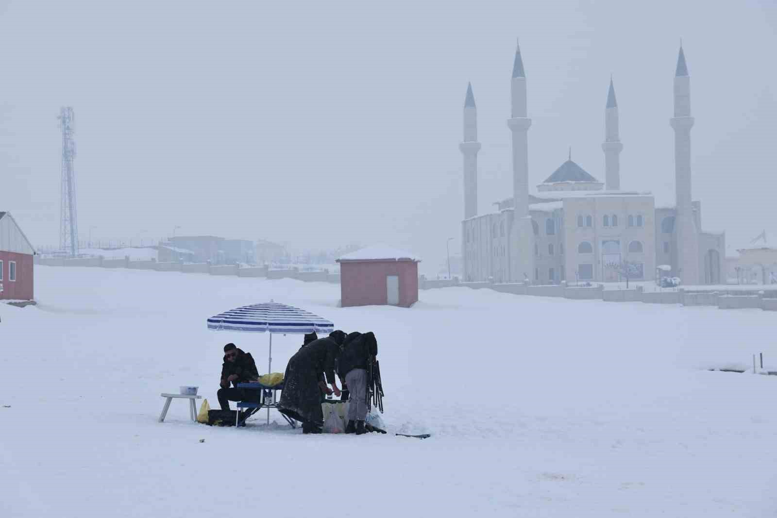 Güzeldağ Kayak Merkezi 15 bin kişiyi ağırladı
