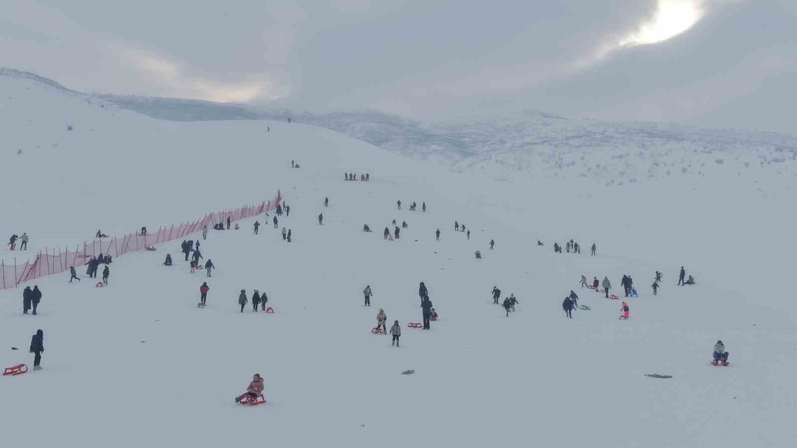 Güzeldağ Kayak Merkezi 15 bin kişiyi ağırladı
