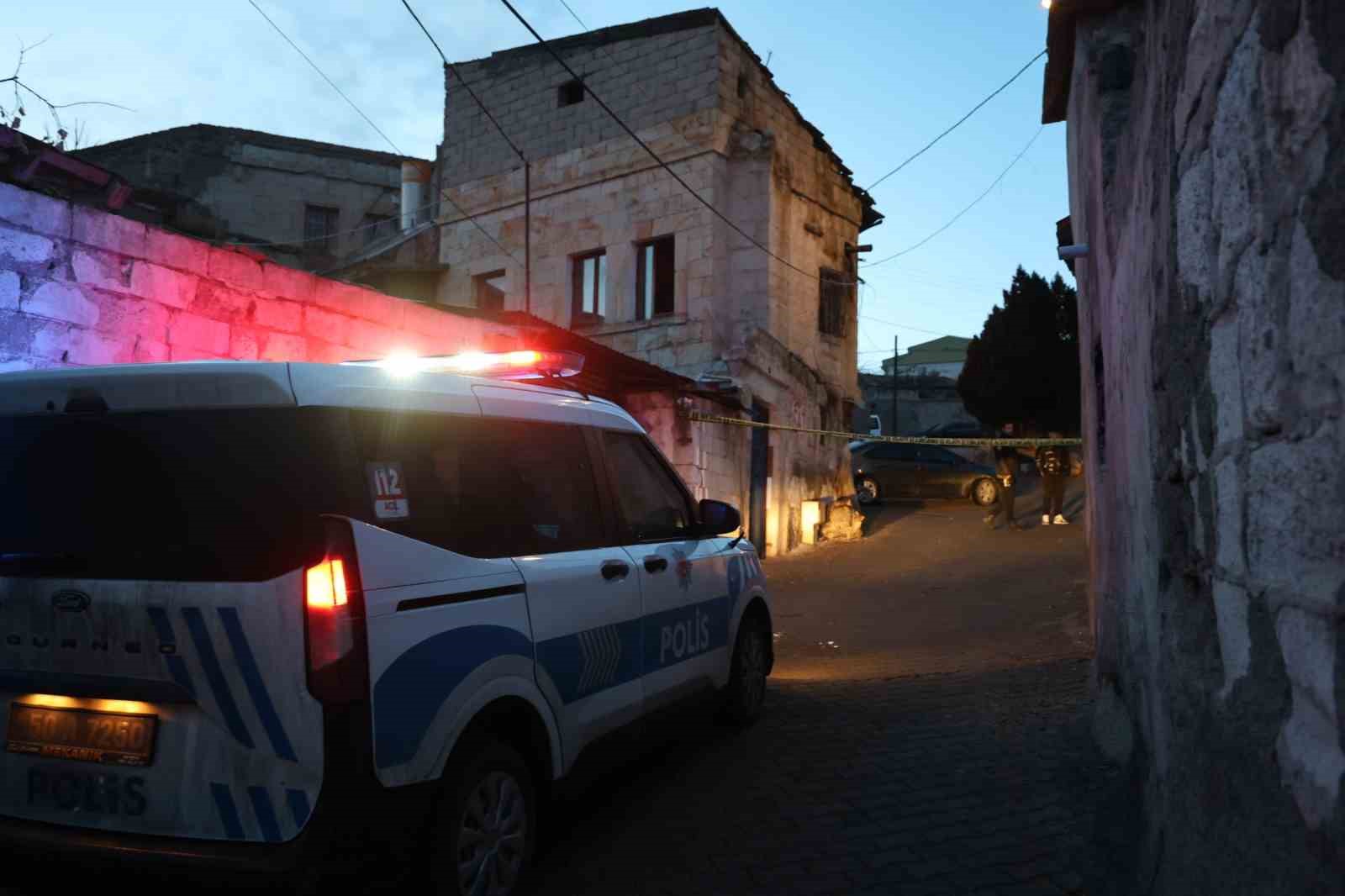 Haber alınamayan adam evinde ölü bulundu
